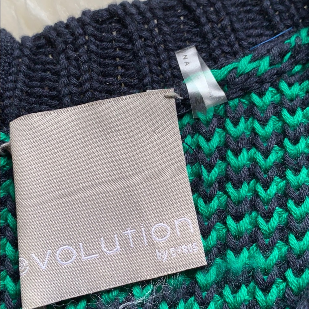 Evolution by Cyrus sweater - Picture 5 of 7